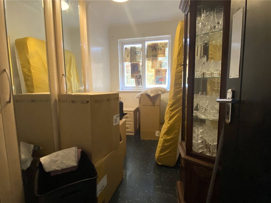 2 bed maisonette for sale in Tyeshurst Close, London SE2, £255,000