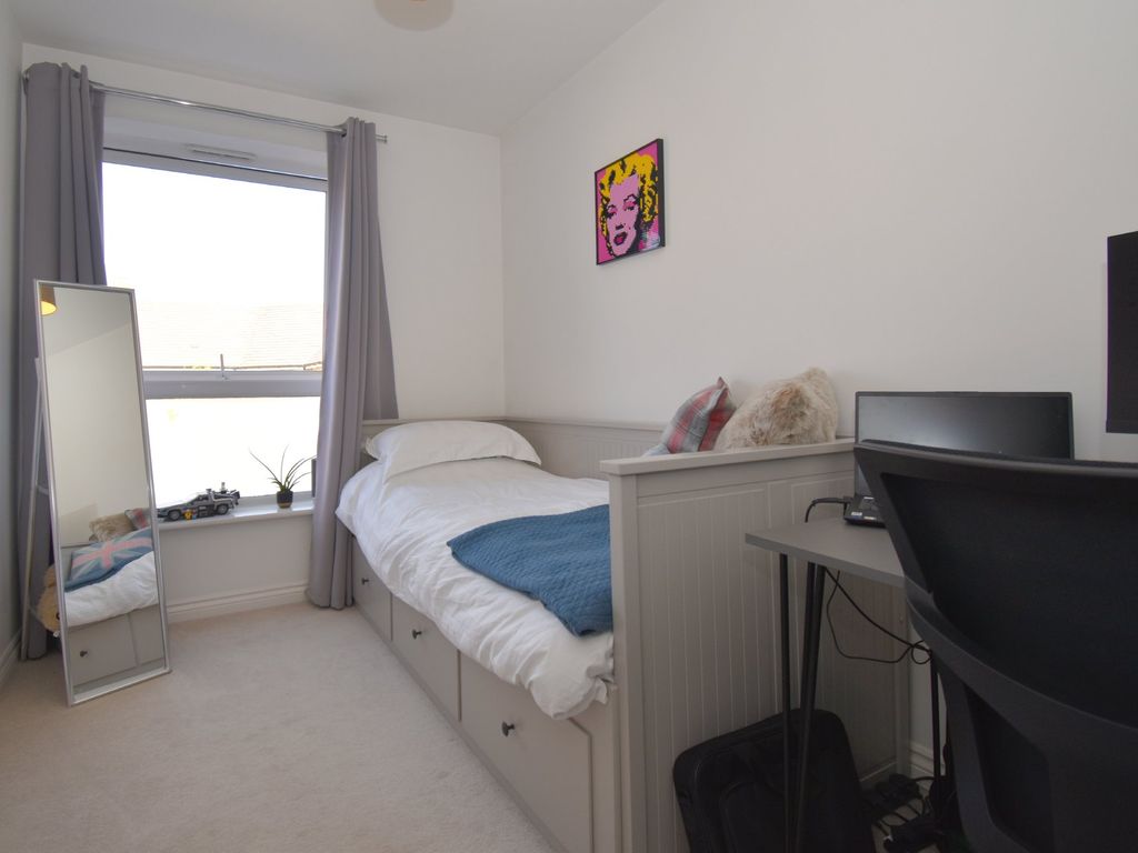 2 bed flat for sale in Rutherford Way, Biggleswade SG18, £215,000
