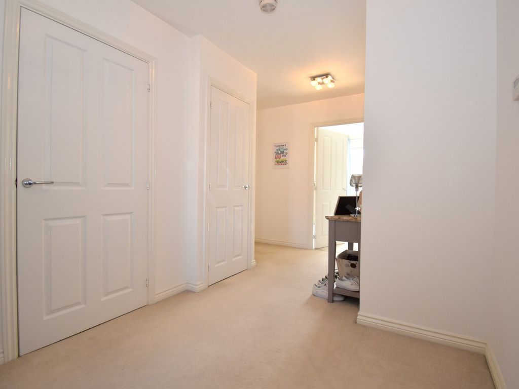 2 bed flat for sale in Rutherford Way, Biggleswade SG18, £215,000