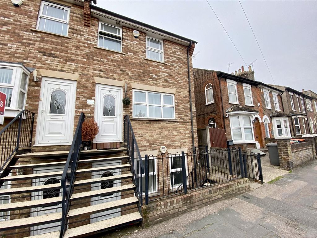 1 bed flat for sale in Victoria Street, Dunstable LU6, £125,000