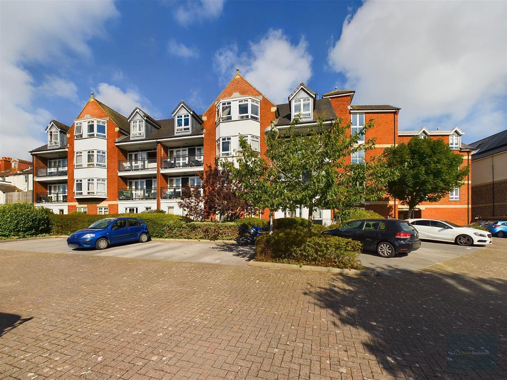 2 bed flat for sale in Station Road, Shirehampton, Bristol BS11, £200,000