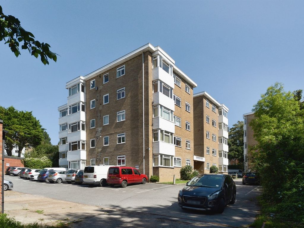 2 bed flat for sale in Surrenden Road, Brighton BN1, £280,000