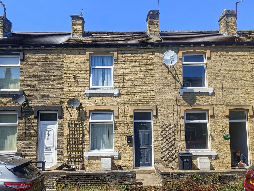 2 bed terraced house for sale in Crown Street, Brighouse HD6, £130,000