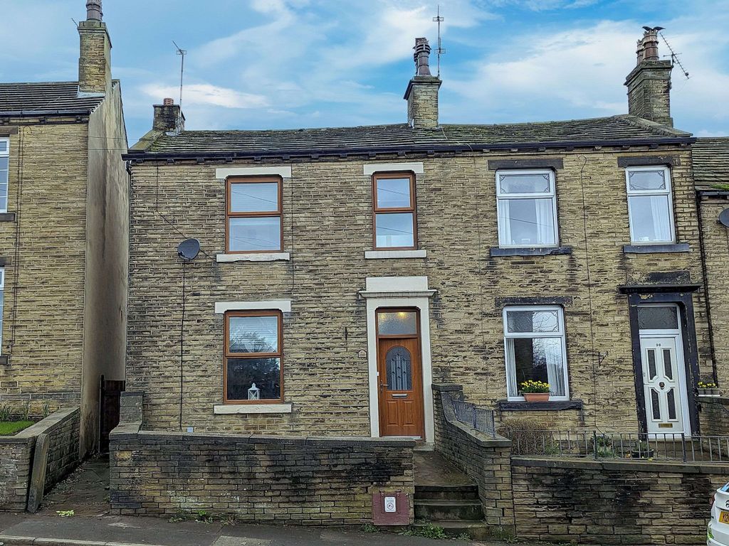 3 bed end terrace house for sale in Crowtrees Lane, Brighouse HD6, £157,500