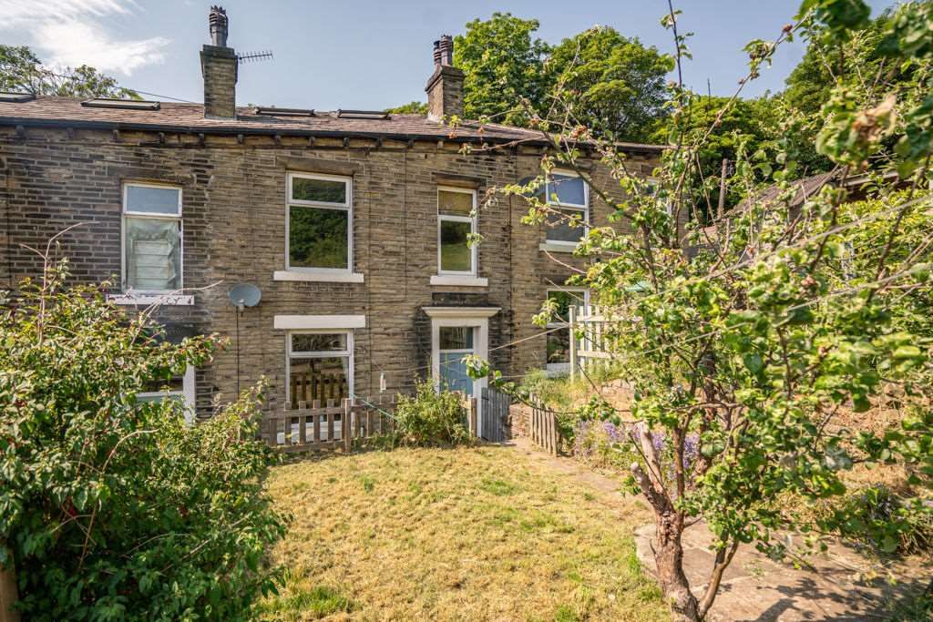 3 bed terraced house for sale in South View, Whitegate, Halifax HX3, £175,000
