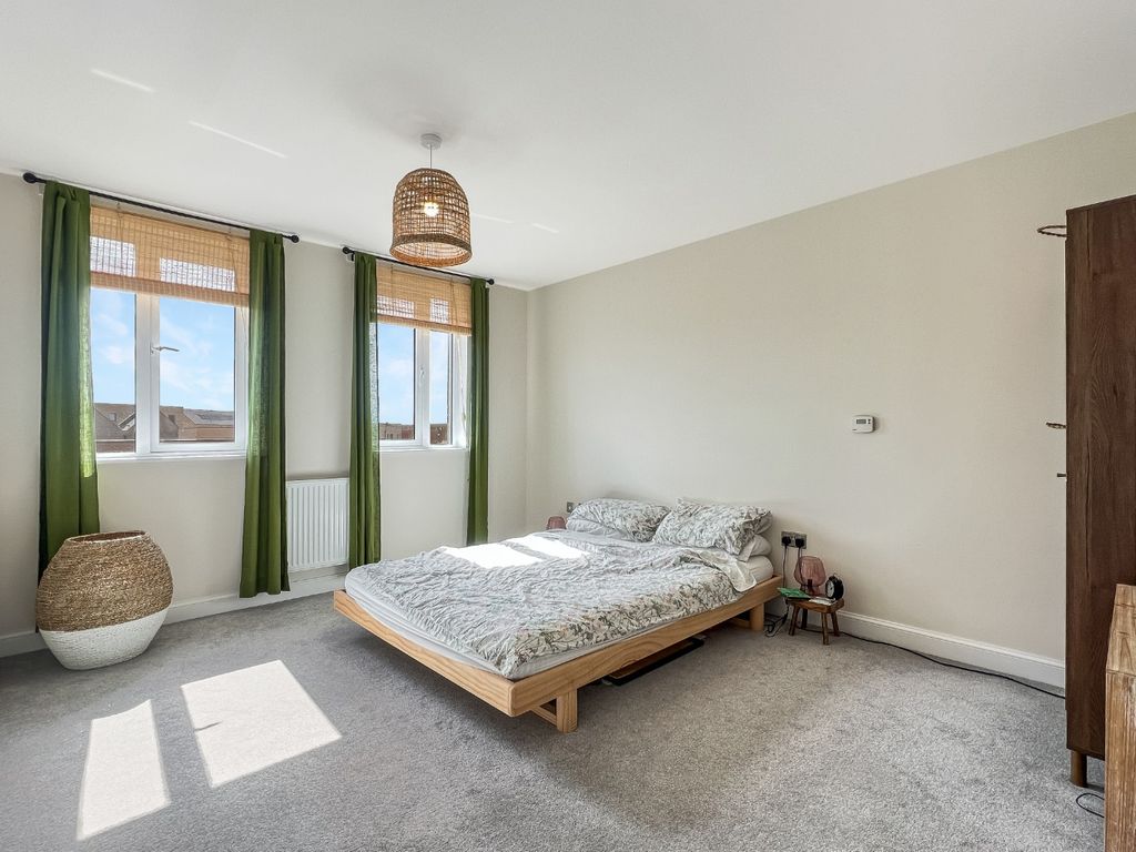 2 bed flat for sale in Renard Way, Trumpington, Cambridge CB2, £143,500