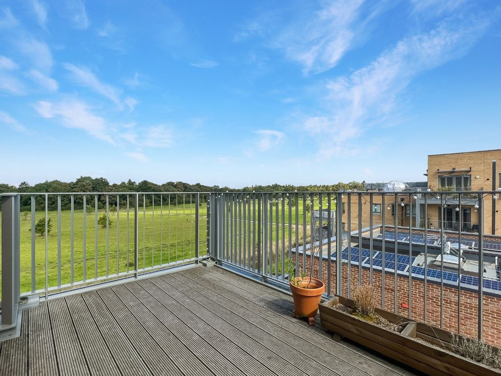 2 bed flat for sale in Renard Way, Trumpington, Cambridge CB2, £143,500