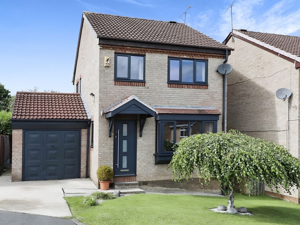 3 bed detached house for sale in Elcroft Gardens, Sothall, Sheffield S20, £270,000
