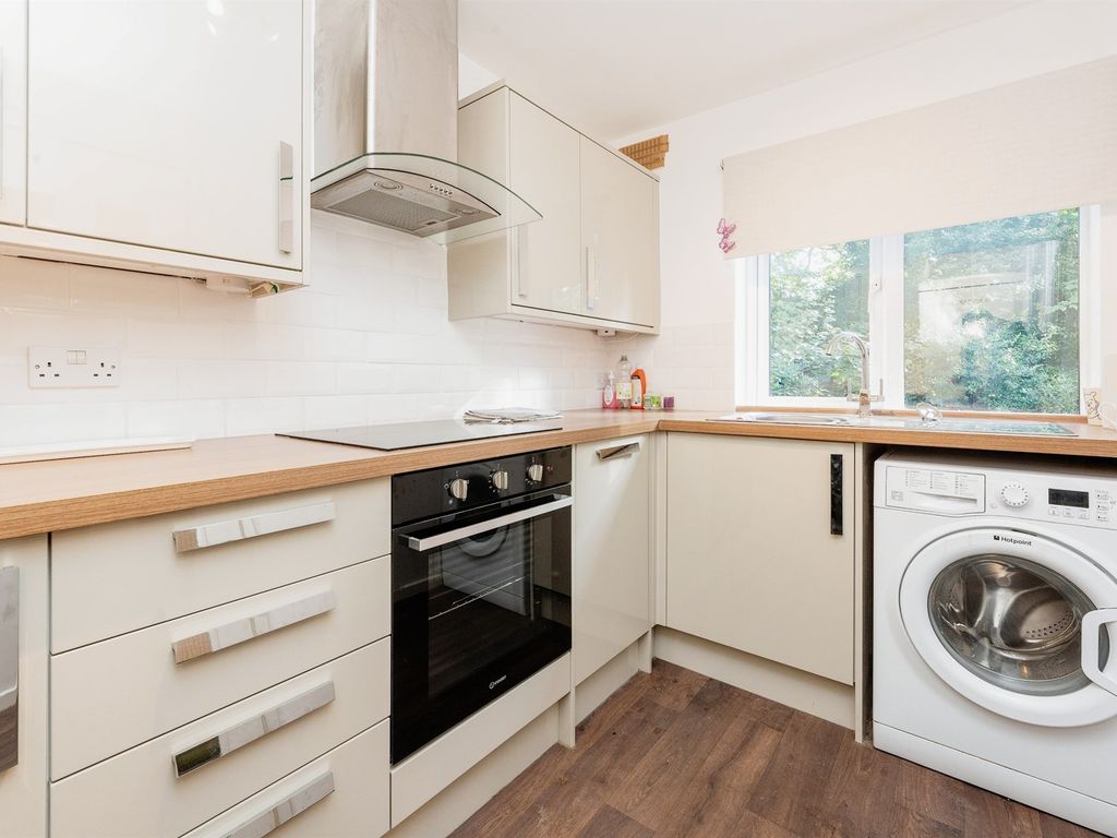 1 bed flat for sale in The Knowle, Hoddesdon EN11, £250,000