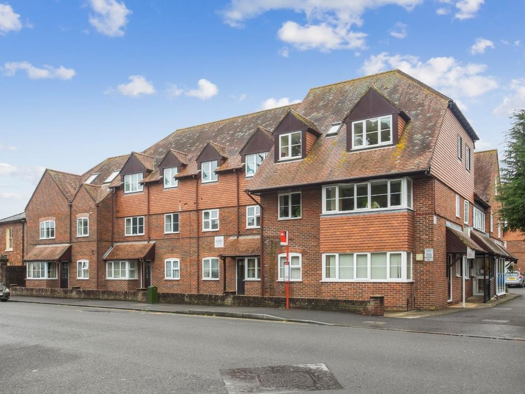 2 bed flat for sale in West Street, Wilton, Salisbury SP2, £195,000