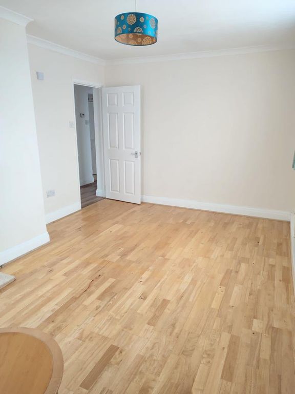 2 bed flat for sale in Bradfield Drive, Barking IG11, £249,999