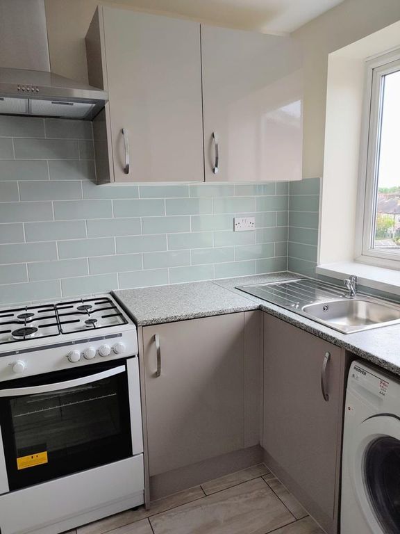 2 bed flat for sale in Bradfield Drive, Barking IG11, £249,999