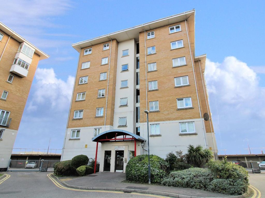 2 bed flat for sale in Chichester Wharf, Erith DA8, £290,000