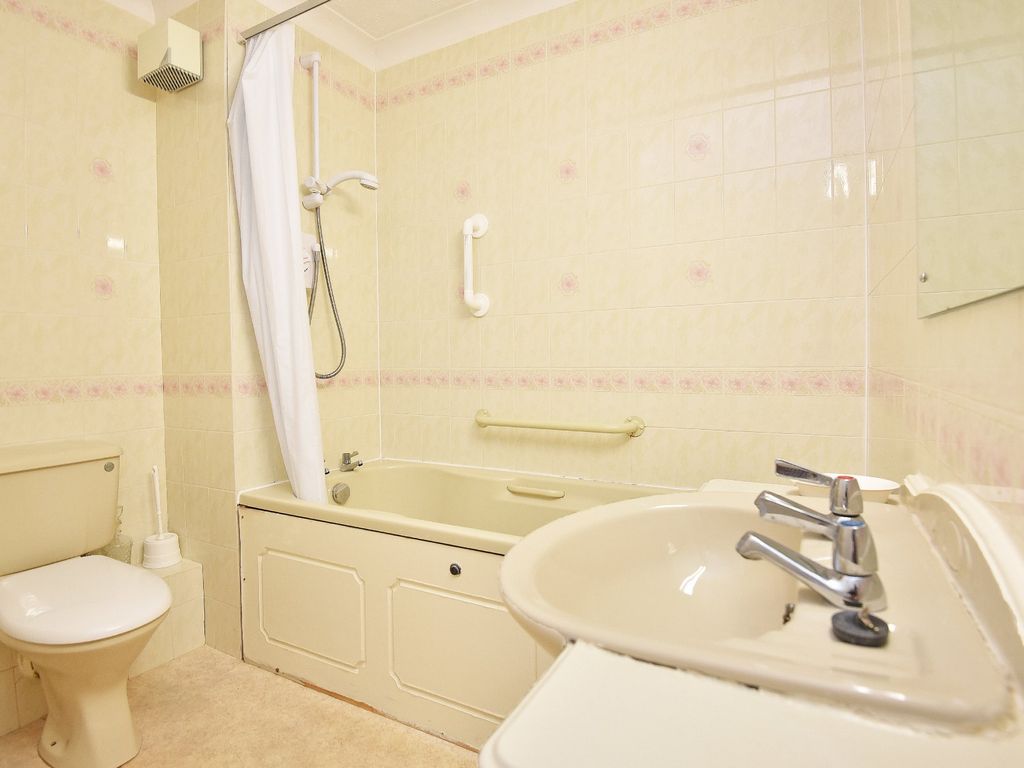 1 bed flat for sale in The Adelphi, Cold Bath Road, Harrogate HG2, £110,000