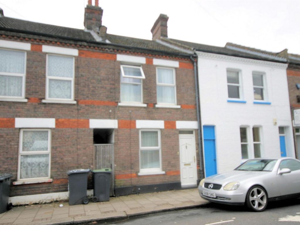 2 bed terraced house for sale in Frederick Street, Luton LU2, £225,000