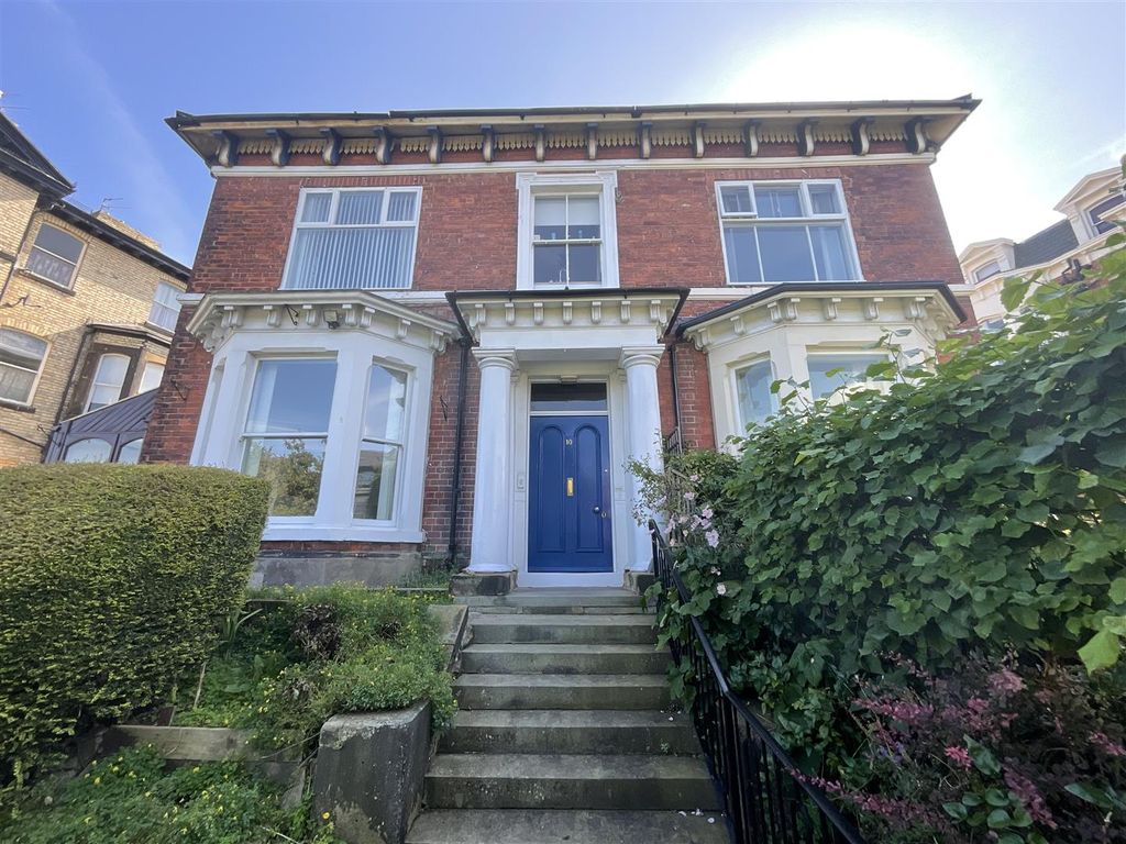 3 bed flat for sale in Ramshill Road, Scarborough YO11, £200,000