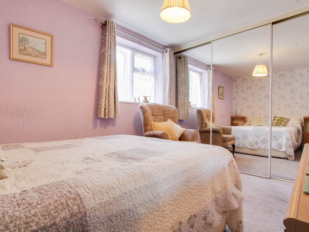 1 bed maisonette for sale in Bartlow Side, Basildon SS13, £185,000