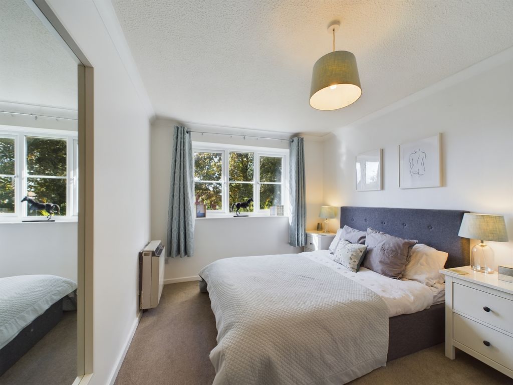 2 bed maisonette for sale in School Road, Reading, Tilehurst RG31, £245,000