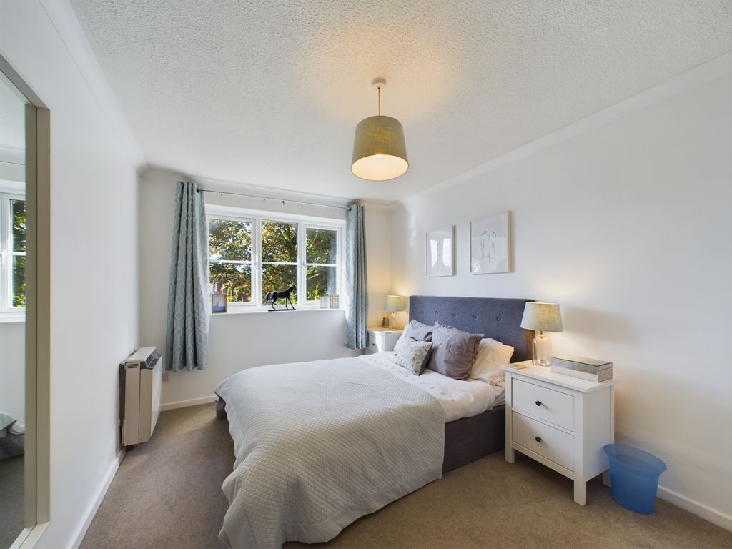 2 bed maisonette for sale in School Road, Reading, Tilehurst RG31, £245,000
