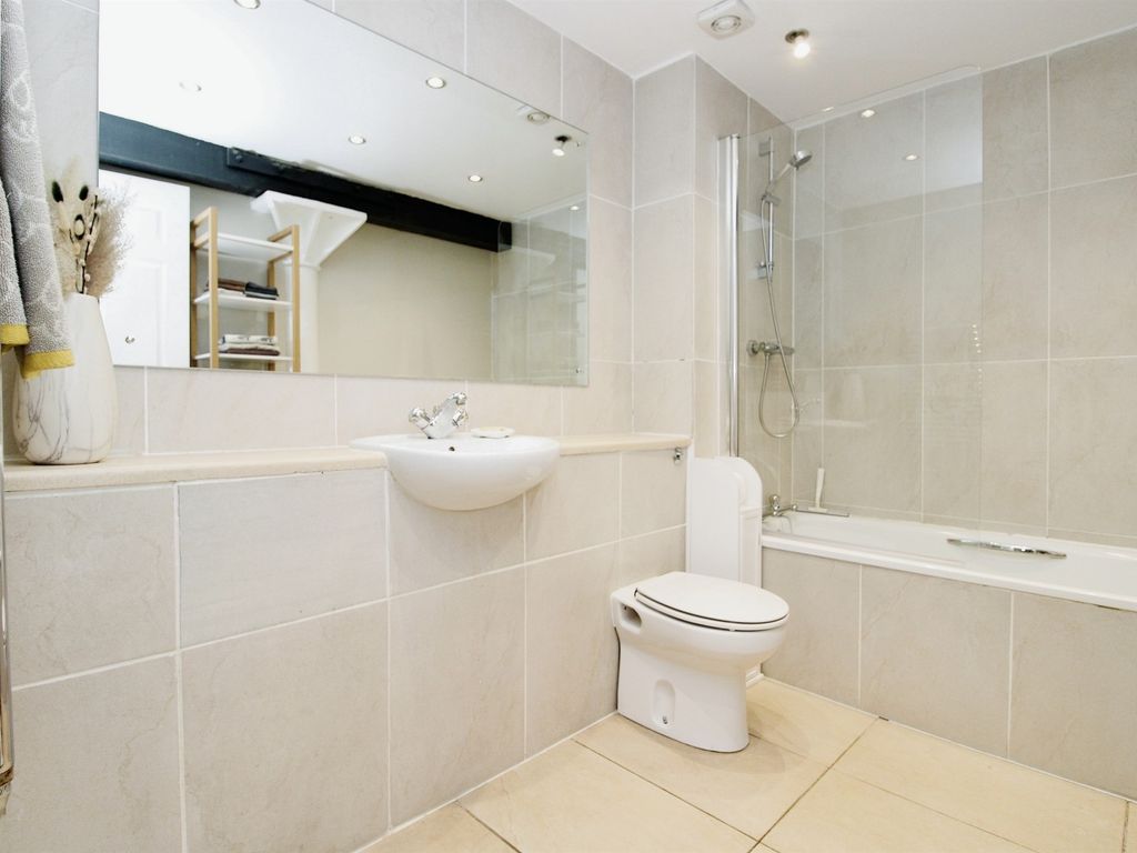 2 bed flat for sale in Llansannor Drive, Cardiff CF10, £215,000