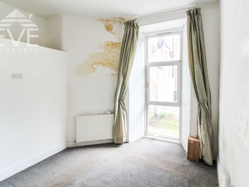 2 bed flat for sale in Lennox Street, Renton, Dumbarton G82, £39,995