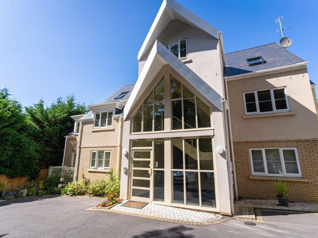 2 bed flat for sale in Windsor Road, Lower Parkstone, Poole, Dorset BH14, £320,000