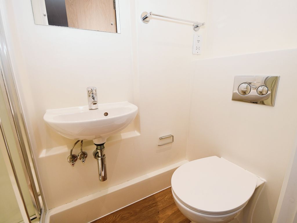 1 bed flat for sale in High Street, Lincoln, Lincolnshire LN5, £55,000