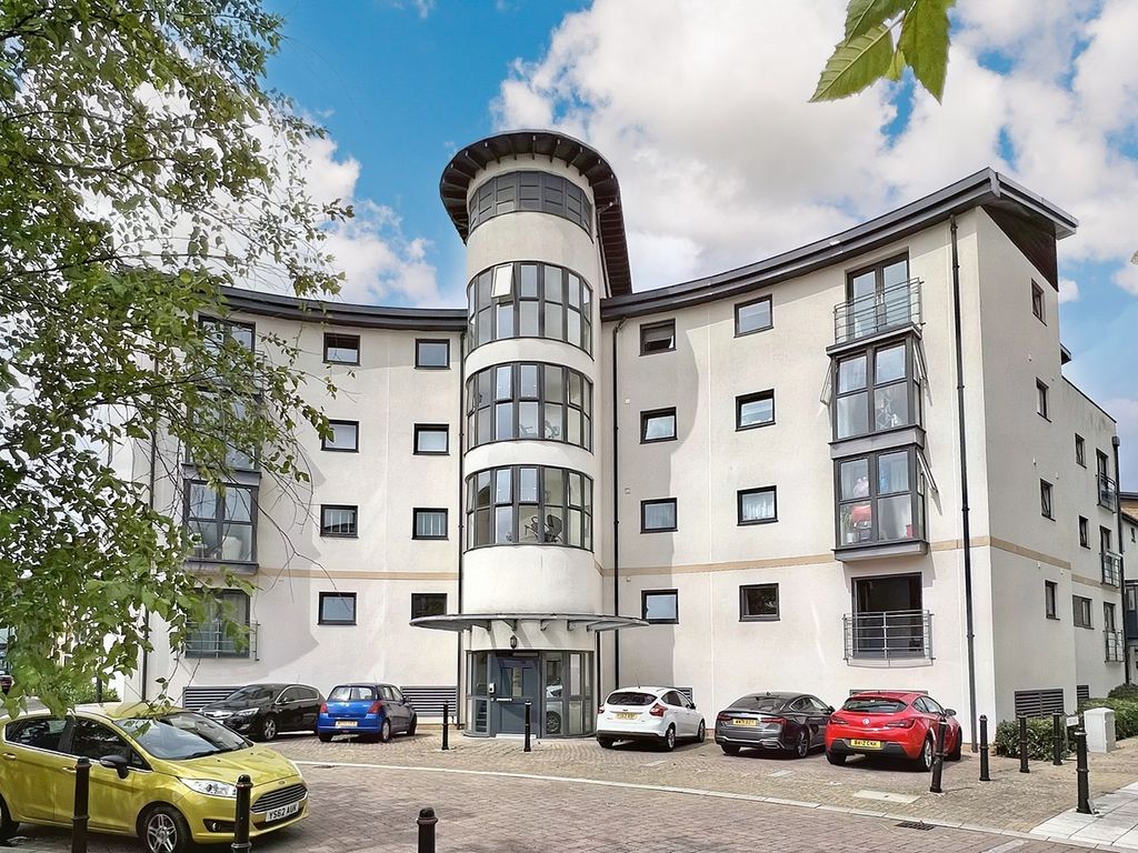 1 bed flat for sale in Pasteur Drive, Swindon SN1, £105,000