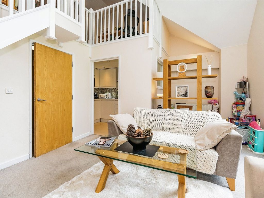 2 bed flat for sale in The Chenies, Maidstone, Kent ME15, £230,000