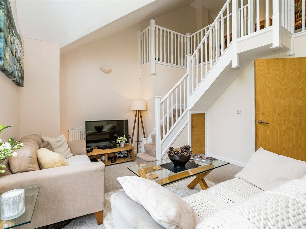 2 bed flat for sale in The Chenies, Maidstone, Kent ME15, £230,000