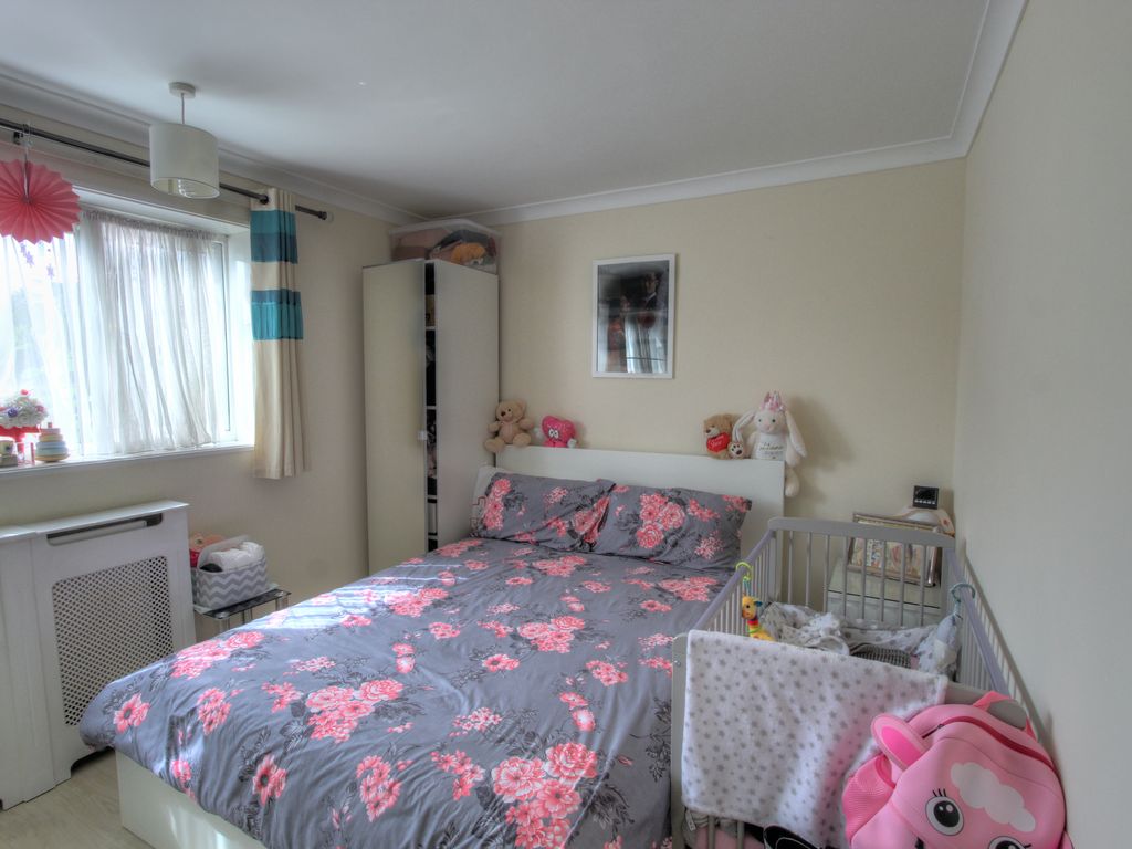 1 bed flat for sale in Grampian Way, Langley, Slough SL3, £210,000