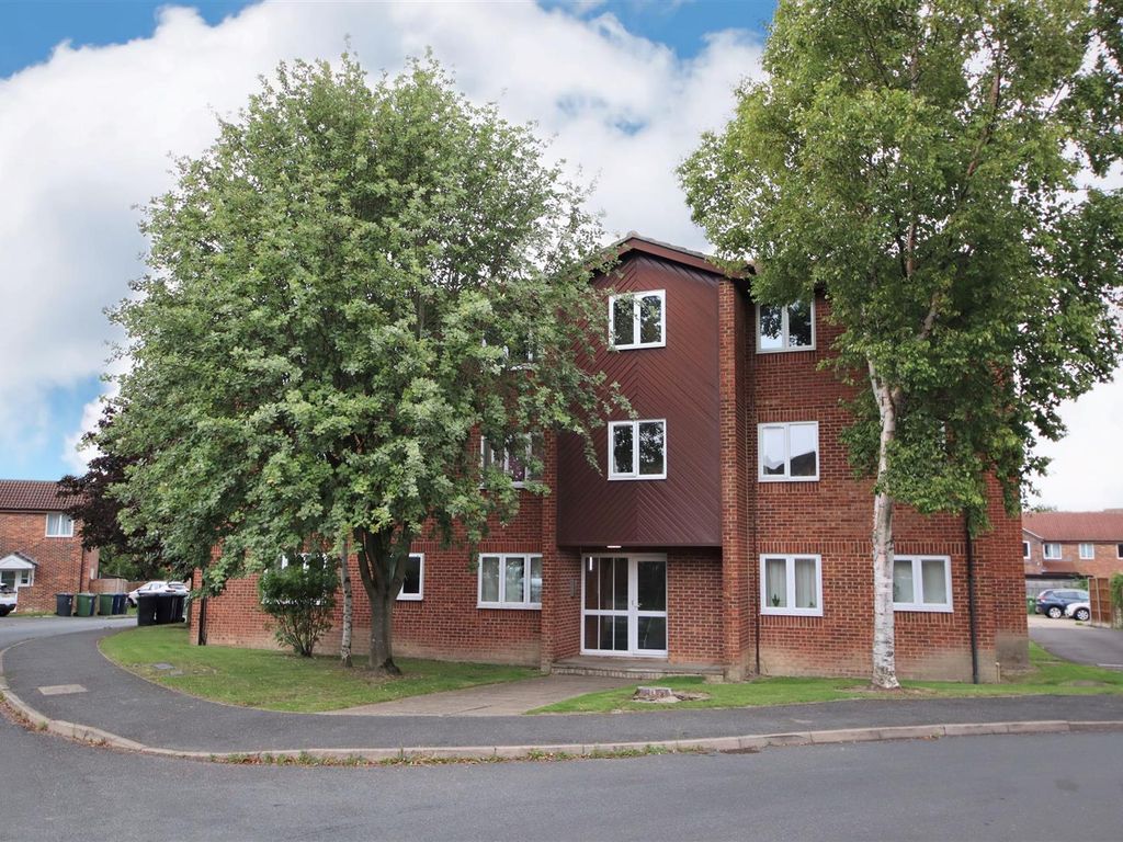 1 bed flat for sale in Speedwell Close, Cherry Hinton, Cambridge CB1, £200,000