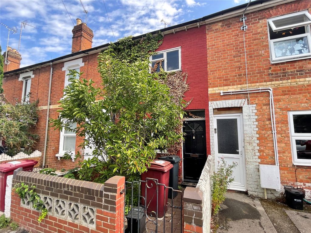 3 bed terraced house for sale in Cumberland Road, Reading, Berkshire RG1, £235,000