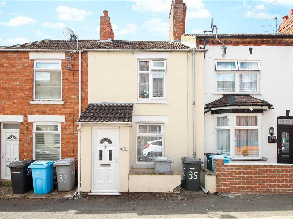 2 bed terraced house for sale in Finedon Street, Burton Latimer, Kettering NN15, £157,500