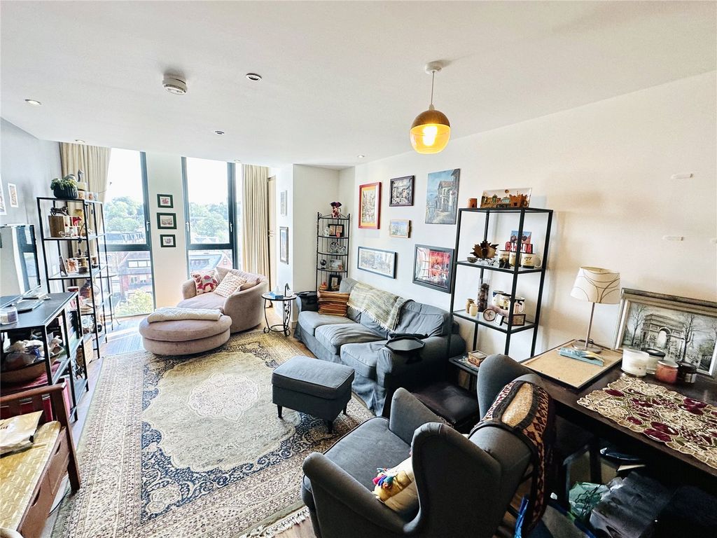 2 bed flat for sale in Masons Avenue, East Croydon, Central Croydon CR0, £320,000