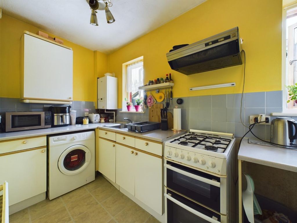 1 bed flat for sale in Albion Street, Brighton BN2, £200,000