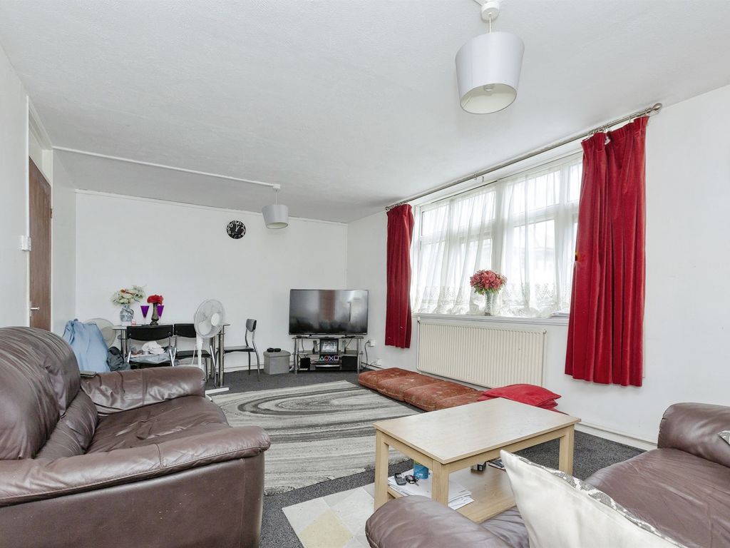 2 bed flat for sale in Christow Street, Leicester LE1, £145,000