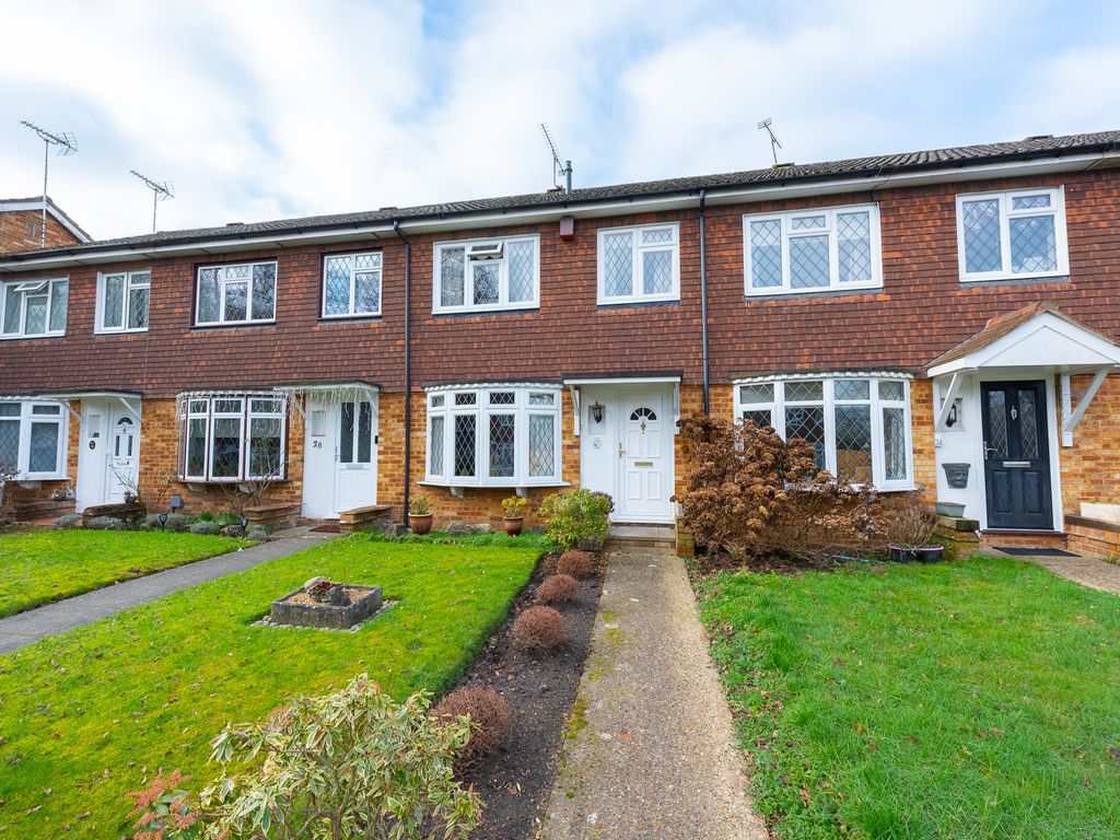 3 bed terraced house for sale in Quebec Gardens, Blackwater, Camberley GU17, £325,000
