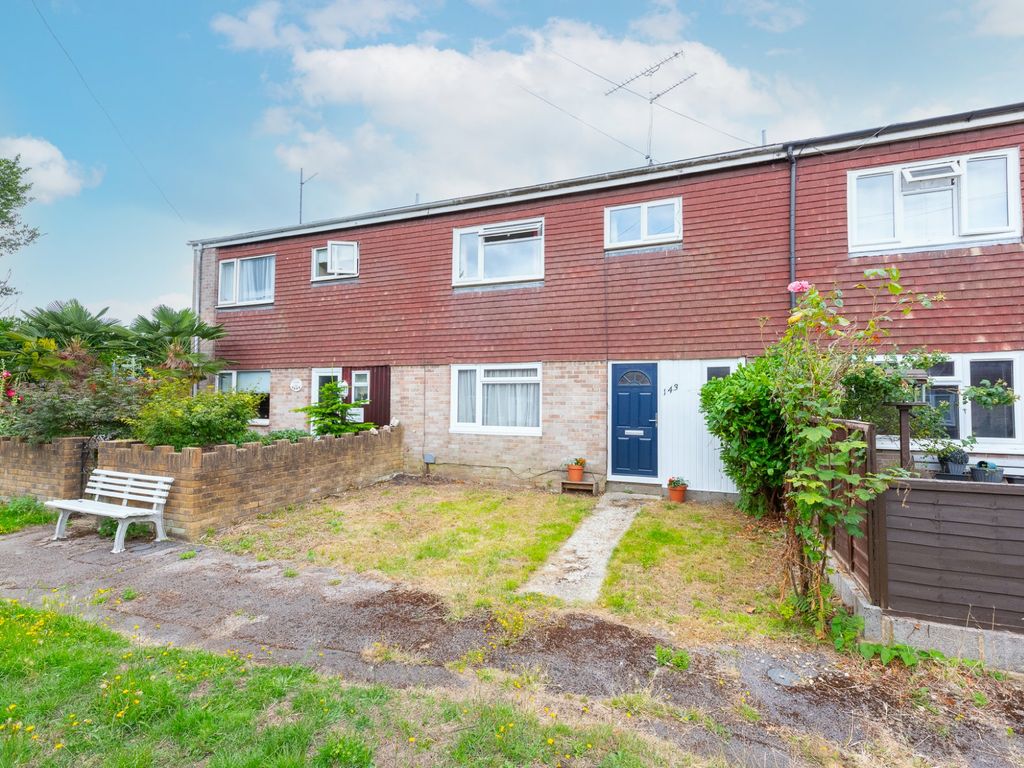 3 bed terraced house for sale in Hearsey Gardens, Blackwater, Camberley GU17, £299,000