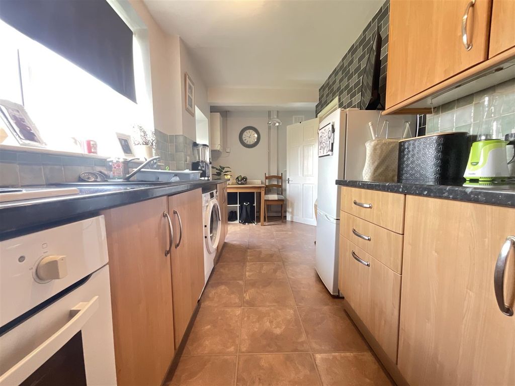 2 bed property for sale in The Croft, Scarborough YO12, £180,000