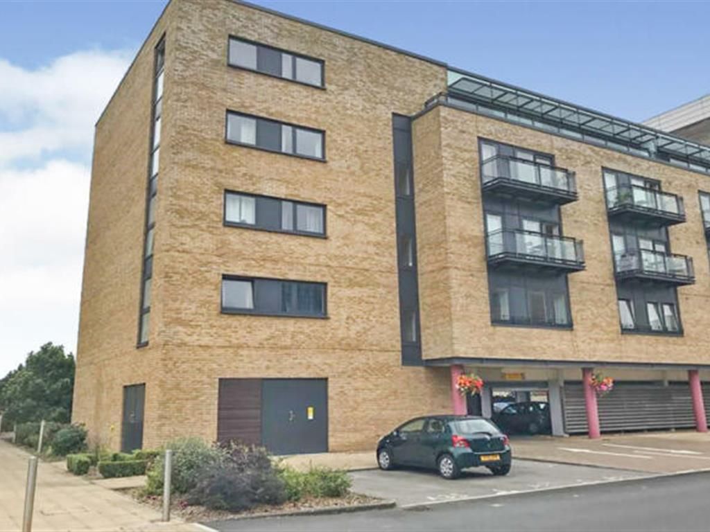 2 bed flat for sale in Ferry Court, Cardiff CF11, £175,000