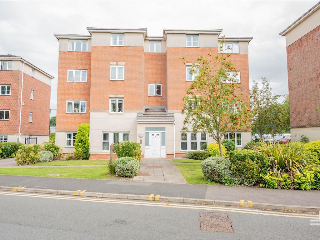 1 bed flat for sale in Ledgard Avenue, Leigh, Greater Manchester WN7, £85,000