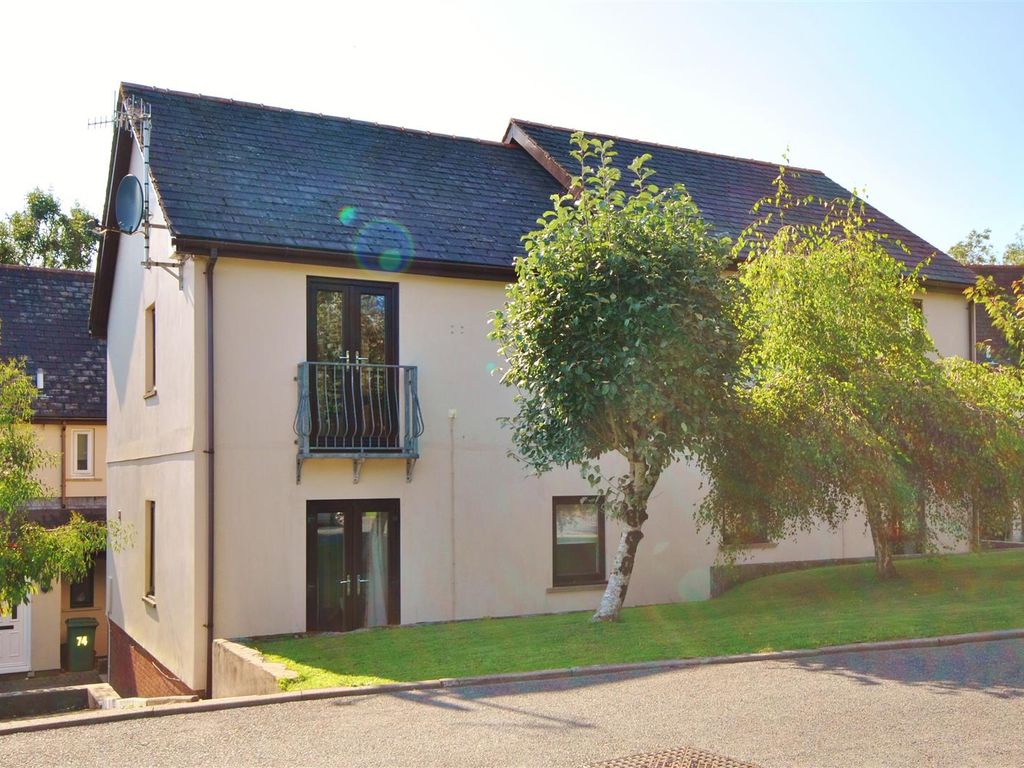 1 bed flat for sale in The Clicketts, Tenby SA70, £125,000