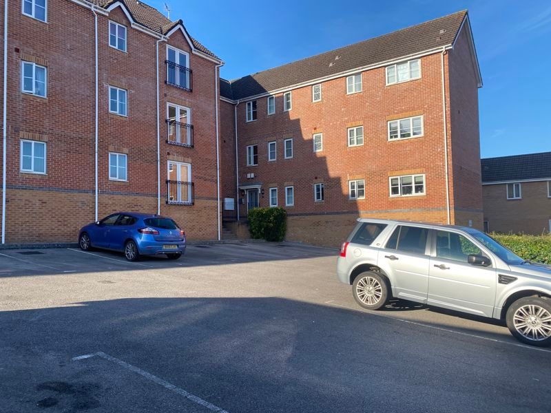 2 bed flat for sale in Chepstow Road, Newport NP19, £140,000