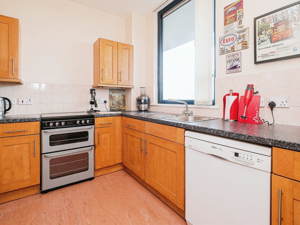 2 bed flat for sale in Croxteth Drive, Sefton Park, Liverpool L17, £180,000