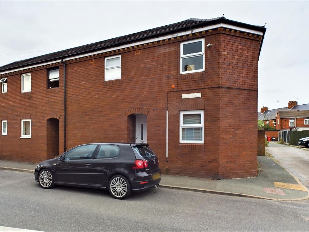 1 bed flat for sale in Llys Hafod, Johnstown, Wrexham LL14, £80,000