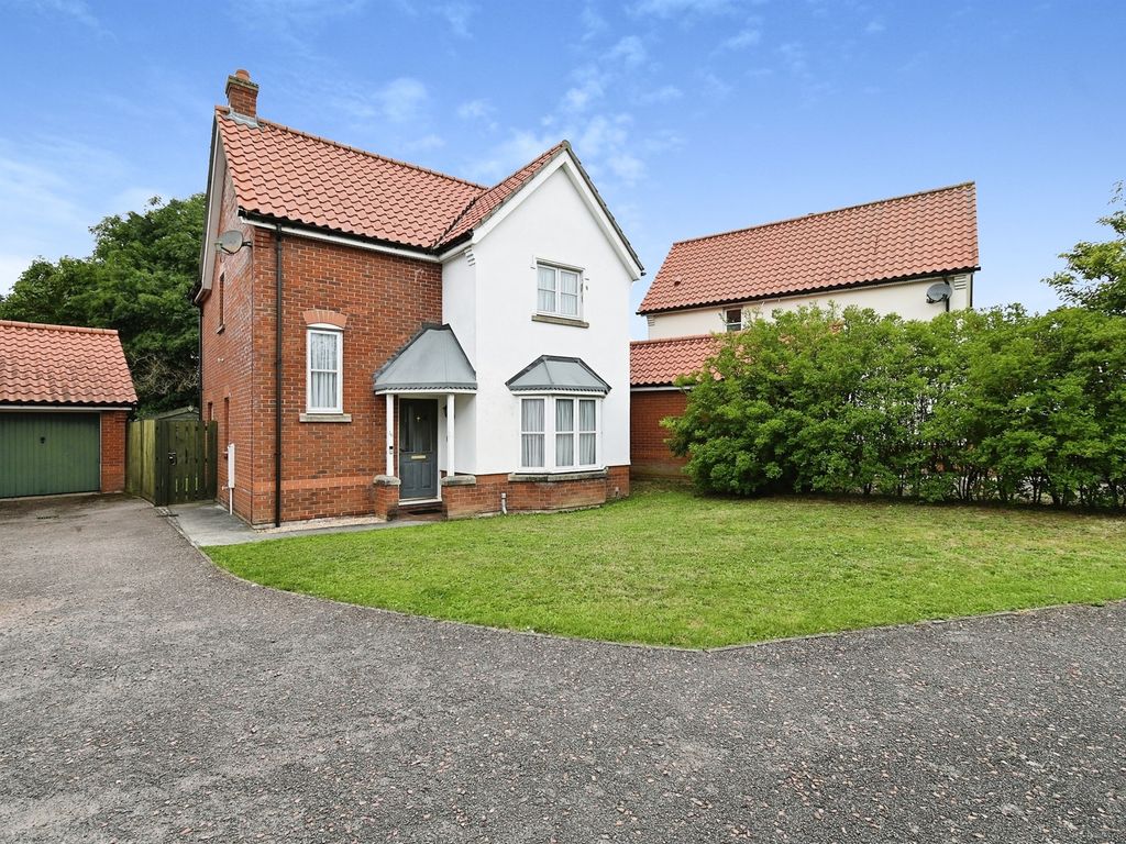 3 bed detached house for sale in Millers Drive, Dickleburgh, Diss IP21, £325,000