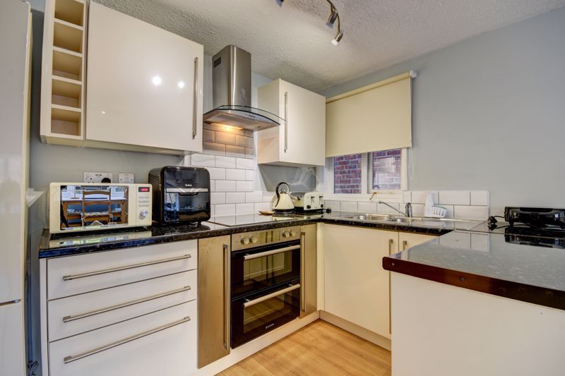1 bed flat for sale in Cleveland Terrace, Whitby YO21, £118,000