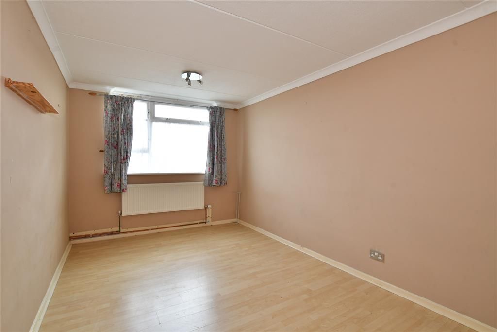 2 bed flat for sale in Humber Crescent, Strood, Rochester, Kent ME2, £150,000