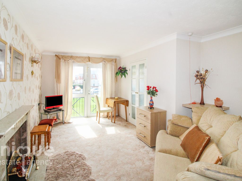 2 bed flat for sale in Lemon Tree Court, Clifton Drive North, Lytham St. Annes FY8, £85,000